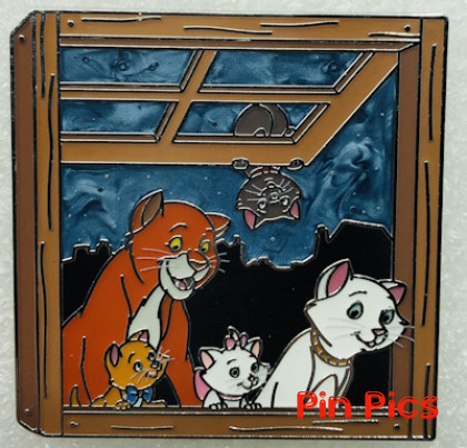 Aristocats Family - Duchess, OMalley, Marie, Toulouse and Berlioz - Looking Through a Window