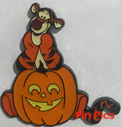 Loungefly - Tigger - Winnie The Pooh - Autumn Fall Characters - Mystery - BoxLunch