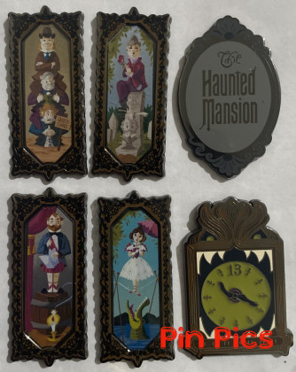 Loungefly - Stretching Room Portraits - Haunted Mansion - Mystery - Collection