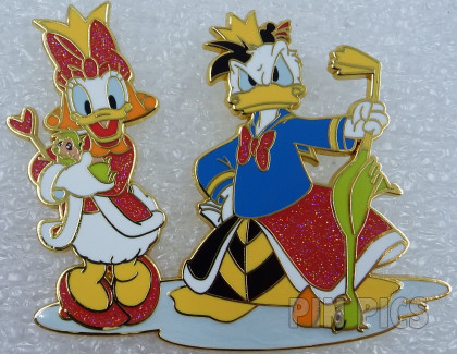 DLP - Angry Donald and Daisy Duck Dressed as King and Queen of Hearts - Carnaval 2024 - Alice in Wonderland