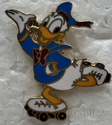 Donald Duck Skating