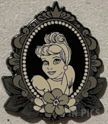 Loungefly - Cinderella - Princess Black and White Cameo - Mystery