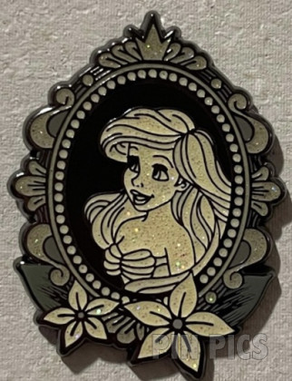 Loungefly - Ariel - Chaser - Princess Black and White Cameo - Mystery - Little Mermaid