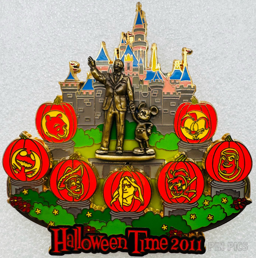 DLR - Walt Disney and Mickey - Partners - Halloween 2011 - Castle Pumpkins - Jumbo