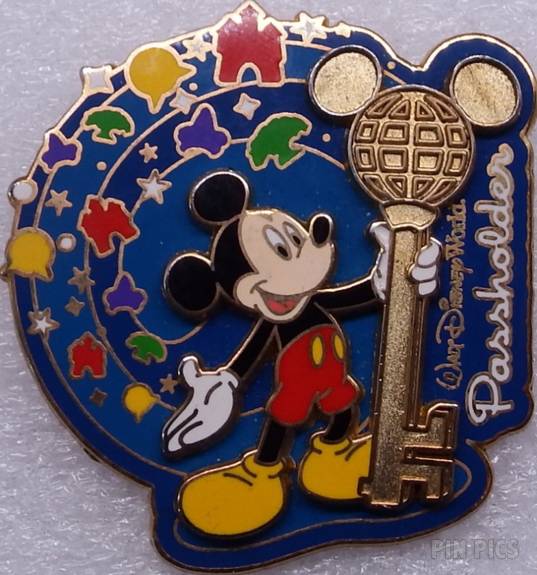 WDW - Mickey Holding Key - Annual Passholder Exclusive 2003