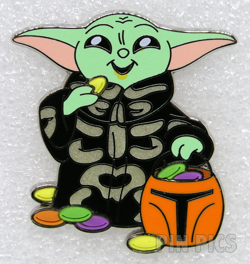 Grogu - Eating Candy - Mandalorian Helmet Bucket - Skeleton Costume - Halloween 2024 - Glow in the Dark - Star Wars