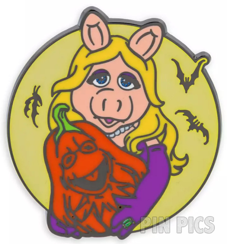 Miss Piggy with Kermit Squash - Muppets Halloween 2024 Booster - Mickey Mouse Family Collection - Glow in the Dark