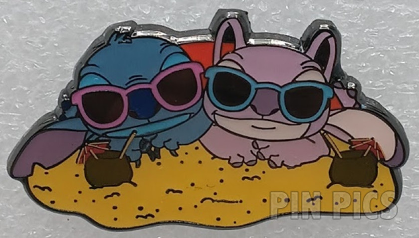 Loungefly - Angel and Stitch - Buried in Sand - At the Beach - Mystery - Hot Topic