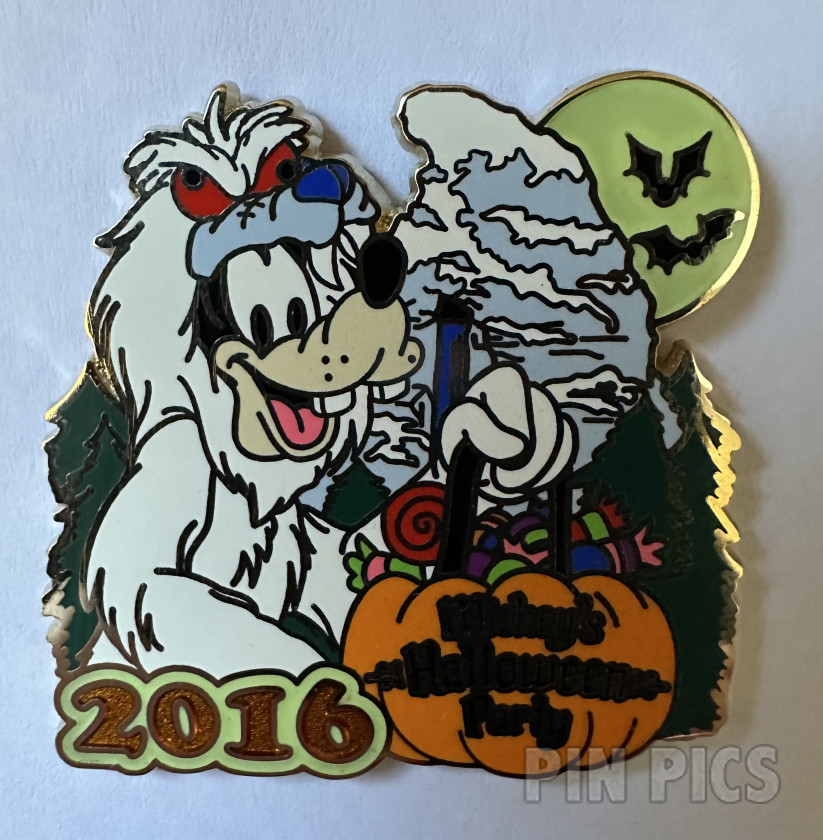 Goofy - Dressed as Yeti - Matterhorn - Mickey's Halloween Party 2016