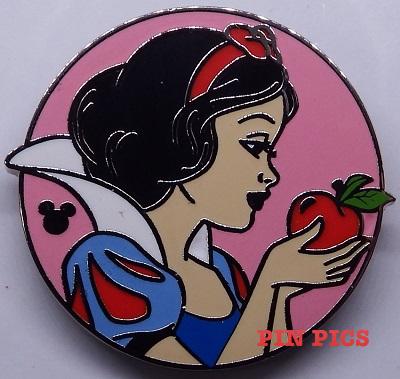 DLR - Hidden Mickey 2019 - Princesses - Snow White