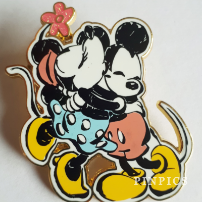 DLP - Mickey and Minnie Mouse Kiss