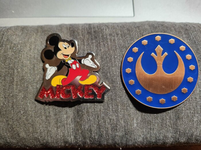 Red Mickey Gold Rebel 01.jpg