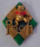 3D Pooh Waving - Green & Gold Diamond Background