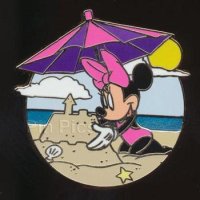 Jerry Leigh - Minnie building a sand castle