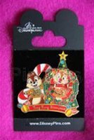 HKDL Christmas 2010 - Chip & Dale with Christmas Tree