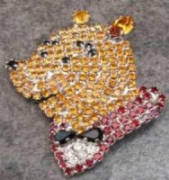 Brooch - Winnie The Pooh Profile Wearing A Bow Tie Rhinestone