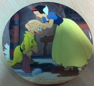 Button - Snow White Kisses Dopey's Head