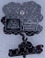 HKDL - Duffy and ShellieMay Holding Hands
