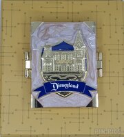 DLR - Mickey Mouse Strolling Down Main Street U.S.A. - Enchanted Parks Series - Niftie Fifties Flashback - 3D