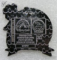 Goofy Dressed as Scoop - Holding Board - Celebrating 25 Years of Disney Pins