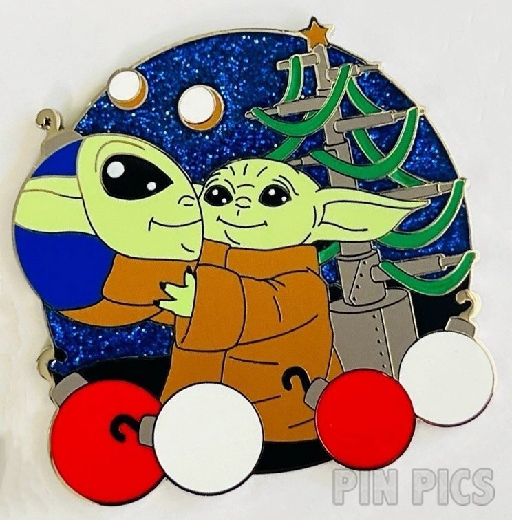 PP178842 - Grogu with Ornament - Christmas 2025 - Star Wars