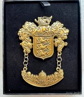 DLR - Disney Family Coat of Arms - Dangle - Club 33