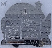 DVC - Donald Duck - Traveling for the Holidays - Christmas Tree - Member