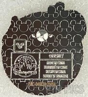 Goofy Holding a Yellow Balloon - Mickey and Friends Balloons Starter Set