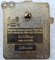 WDW - Pooh Holding a Bat - 100 Acre Wood Baseball Set - Cast Lanyard Series 2 2003 - 2004