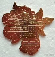 DIS EU/UK - Piglet Holding a Bouquet of Pink Roses